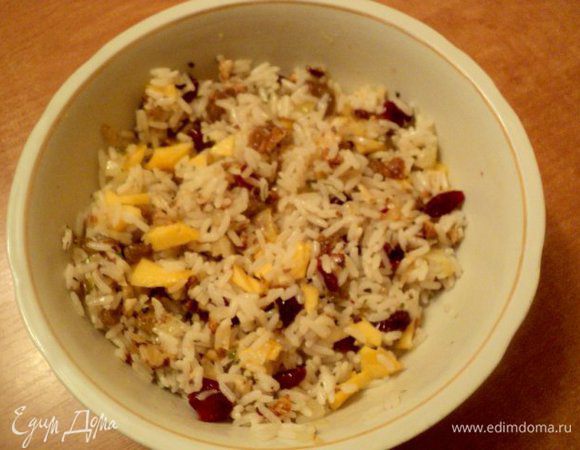 Посолить и поперчить по вкусу, добавить мелко порезанные кусочки  тыквы, перемешать. Начинка готова.