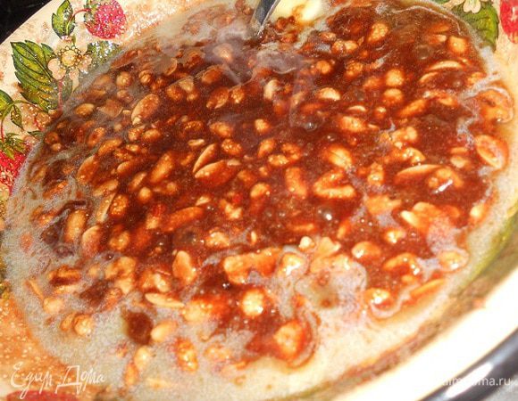 Добавить сливоч.масло. Варить 4 - 5 минут, снять с огня, добавить лимоный сок и остудить.