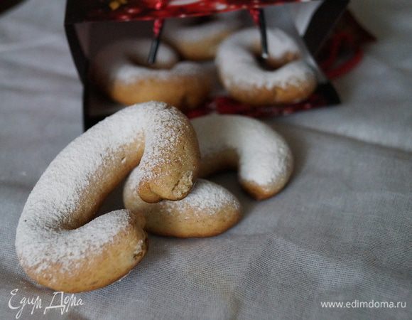 Выпекать в духовке разогретой до 180 градусов, 20 минут. Дать остыть и посыпать сахарной пудрой, можно полить шоколадной глазурью. Приятного чаепития!!!