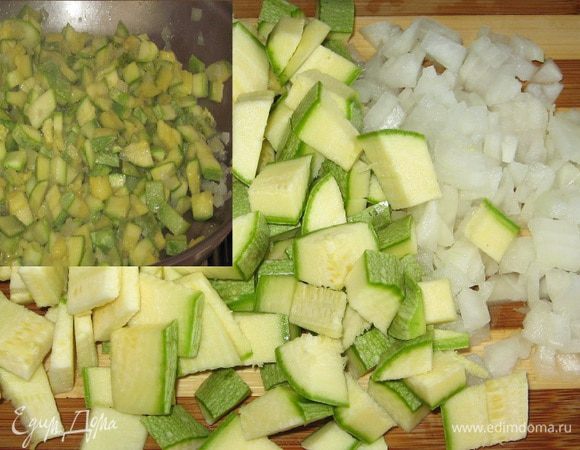 Лук мелко измельчить, 4 цукини нарезать кубиками. В сковороде разогреть оливковое масло и потушить овощи.Затем поместить в блендер и пюрировать.