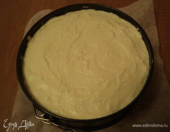 Затем  творожную массу,  тыквенную массу, сверху творожная масса. Выпекать при температуре 180 градусов 50 мин. Готовность проверять деревянной шпажкой.