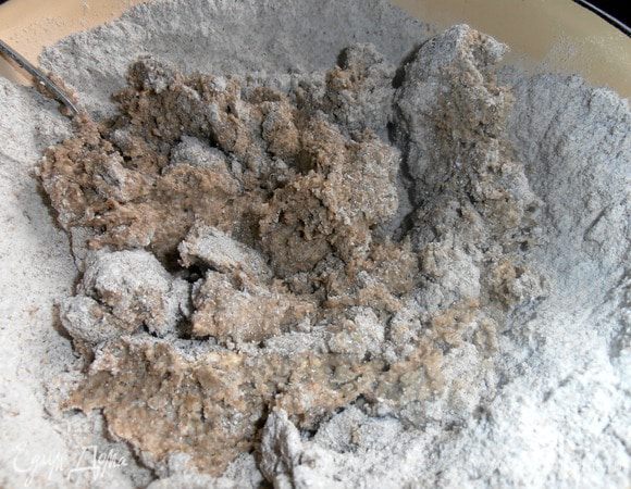 Отвар подливаем по необходимости...У меня ушло ровно 450 г муки и 250 мл отвара!