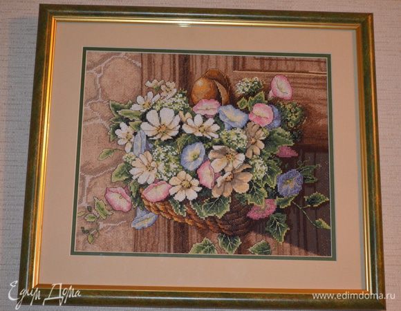 а еще не могу не похвастаться своей новой вышивкой ...
так что не только готовлю, но еще и рукодельничаю иногда =)