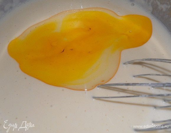 Добавить растительное масло и перемешать.