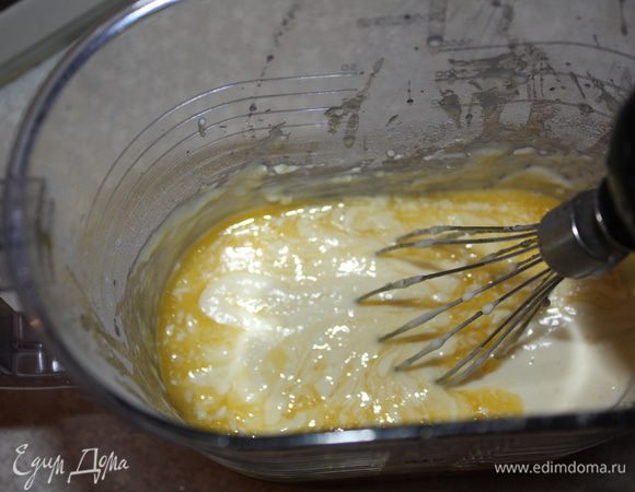 Выливаем туда сок лимона и растопленное масло и слегка перемешиваем. Можно начинать)))