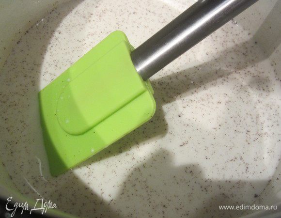 Добавляем туда же ванильный сахар, все перемешиваем..