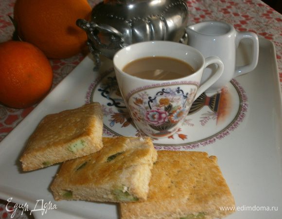 Выпекать до золотистого цвета 15 минут. Ориентируйтесь на вашу духовку. У меня заняло 25 минут.