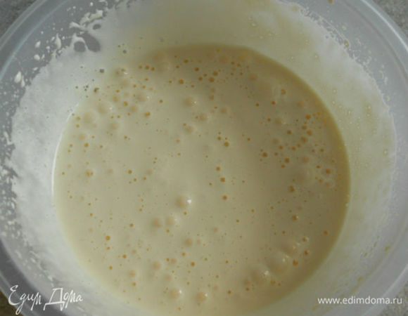 и взбить их добела.