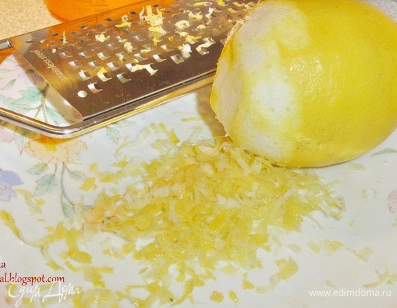 Натрите на терке.