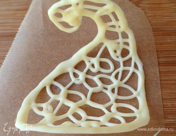 Застывшие фигурки отделяем от бумаги.