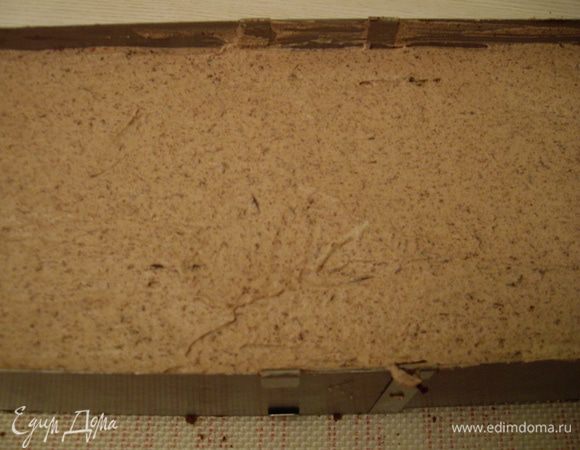 Сверху выложила сливки с шоколадом и шоколадной крошкой. Снова охладила.