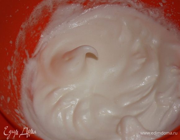 Доводим до крайне устойчивых пиков и оставляем "меренговаться" на 2 минуты.