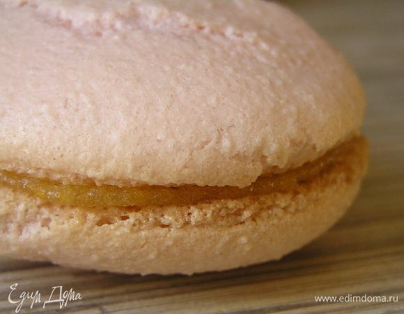 накрыть сверху второй половинкой и слегка придавить. 