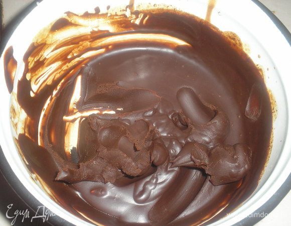 Ставим массу на несколько часов в холодильник чтобы она загустела. Вот такая вышла у меня масса через несколько часов в холодильнике.