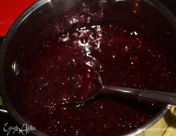 Добаляем желатин в пюре, все вымешиваем и ставим охлаждаться на пару часов в хоолодильник.