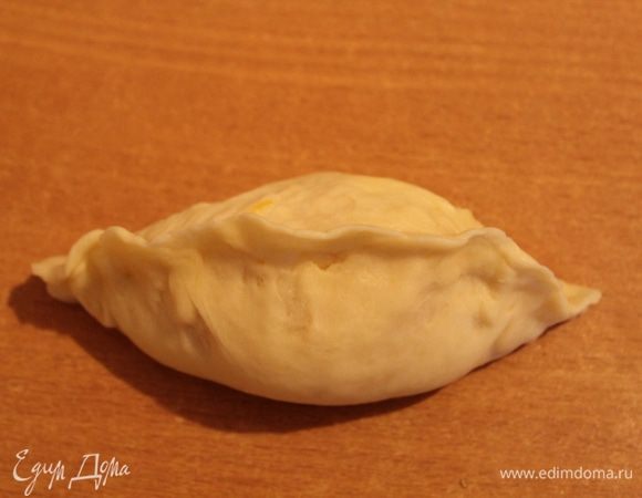 Затем защипните от середины к краям.