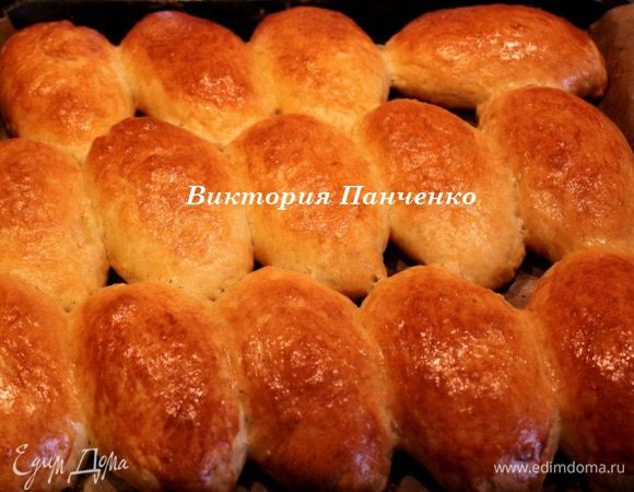 Духовку предварительно разогрейте до 180°C. Выпекайте 18–20 минут до золотистого цвета.