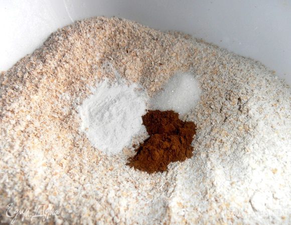 Добавляем корицу,соль,ваниль,разрыхлитель...