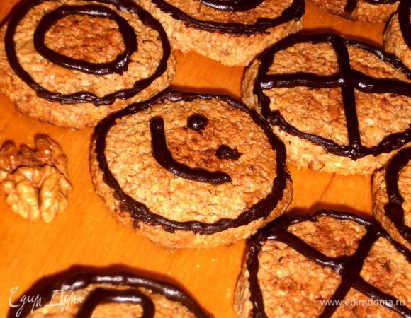 Оставляем глазурь до полного высыхания...,если народ не растащит раньше!