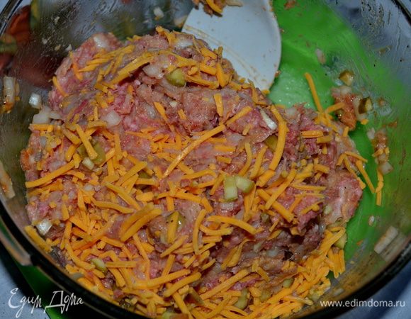 Разогреть духовку на 180 гр.
В большой миске смешаем 1/2 стак.кетчупа со всеми др.перечисленными ингредиентами.