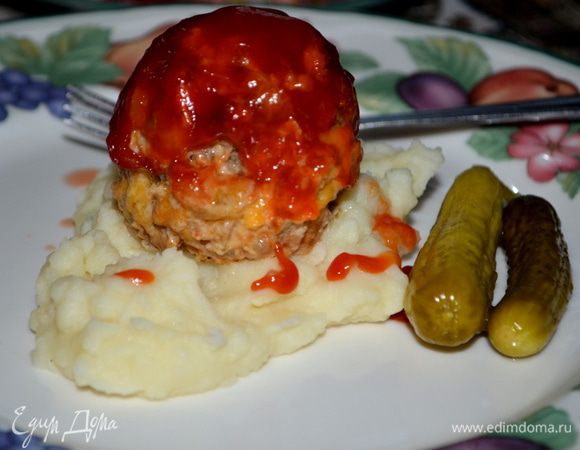 Поставим в духовку на 45мин.Достанем из духовки ,дадим остыть примерно 5 мин.Достанем из формочек осторожно и подаем горячими с гарниром.
Я попробовала сделать в бумажных стаканчиков,которые легко отходят и содержат сок мясного хлеба.
Приятного аппетита!!!