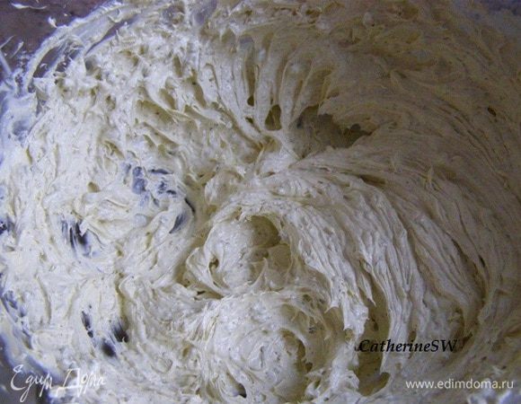 Добавим фисташковыю пасту и взбиваем, пока смесь не станет однородной.
Рецепт фисташковой пасты - http://www.edimdoma.ru/retsepty/48561-fistashkovaya-pasta