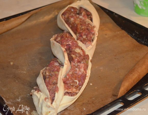 Выпекаем 35-40 минут при 200 градусах. Готовой плетенке дать остыть и разрезать ее на 2 части! Получается много и вкусно! 