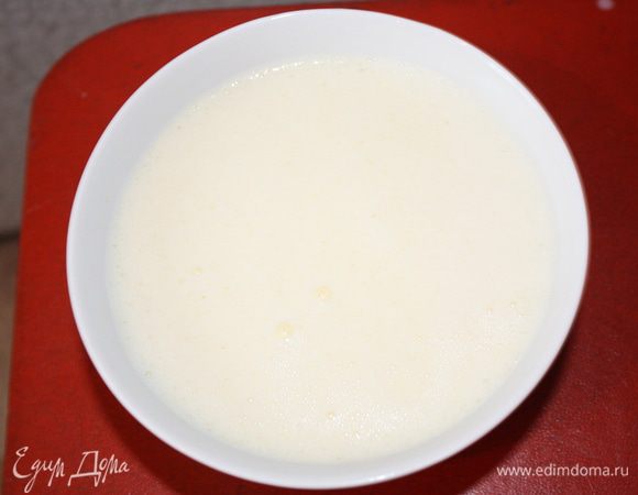 Оборачиваем пленкой и убираем охлаждаться.