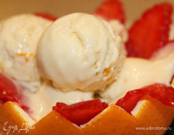 Мороженое-мусс готово. Оно хорошо замораживается, но и легко тает. Поэтому лучше сразу подавать гостям. Для подачи можно использовать половинки апельсиновой кожуры. Насладитесь вкусом и ароматом шоколадно-апельсинового мороженого с привкусом коричневого сахара и меда!!!