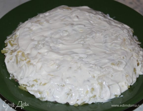 Промазать майонезом.