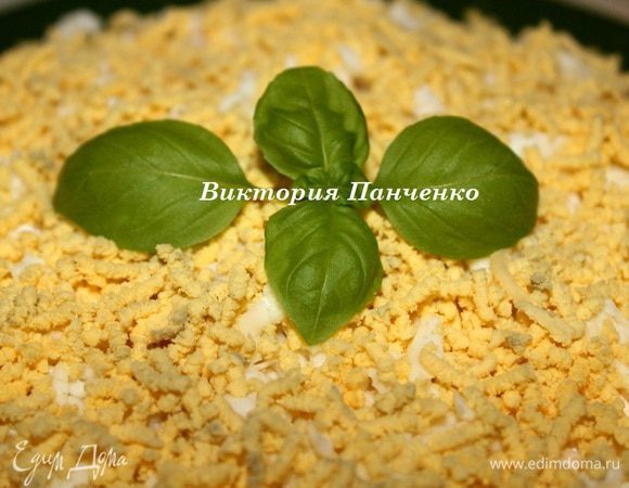 Готовый салат хорошо охладить. Приятного аппетита!