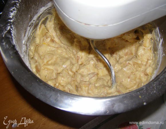 Ввести груши и еще раз перемешать.