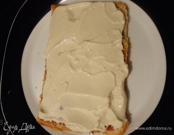 Затем мятно-творожным кремом.
