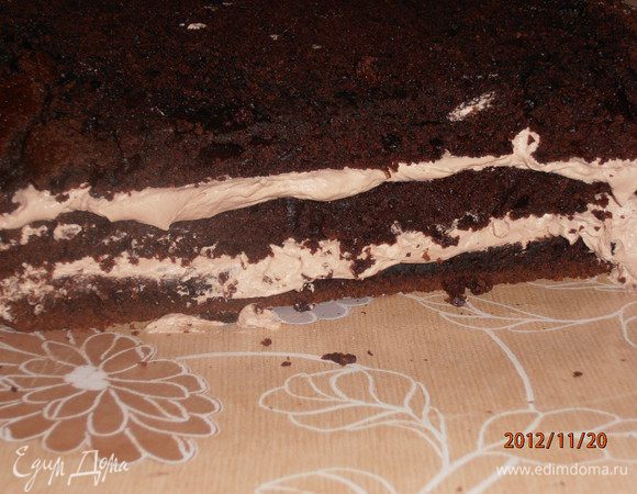 Промазать коржи и в холодильник немного застыть.