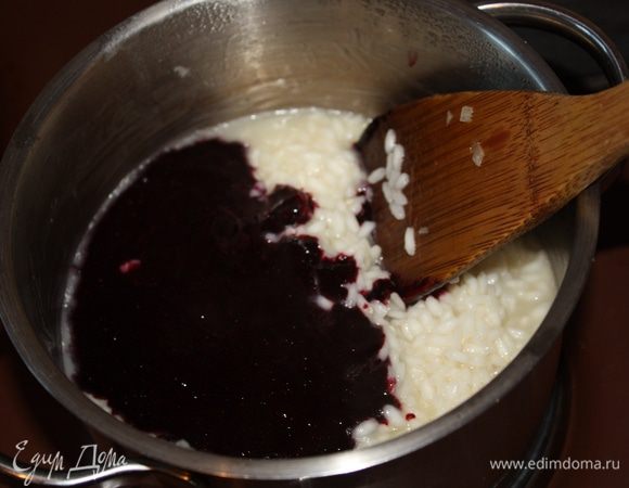 Добавить пюре в ризотто до 1 минуту до готовности риса.