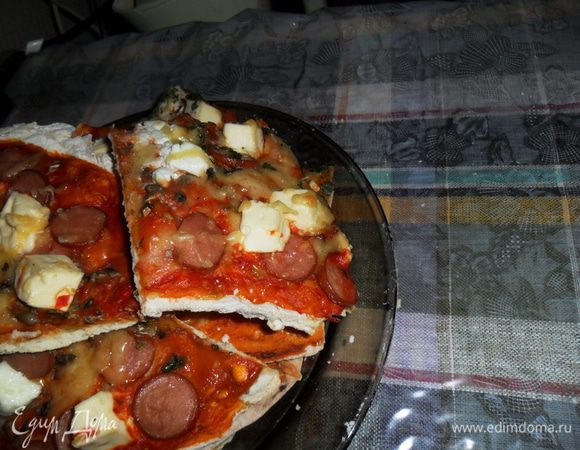 Противень поместить в предварительно нагретую до 180 градусов духовку минут на 30.
Нарезать на кусочки и наслаждаться ароматом.