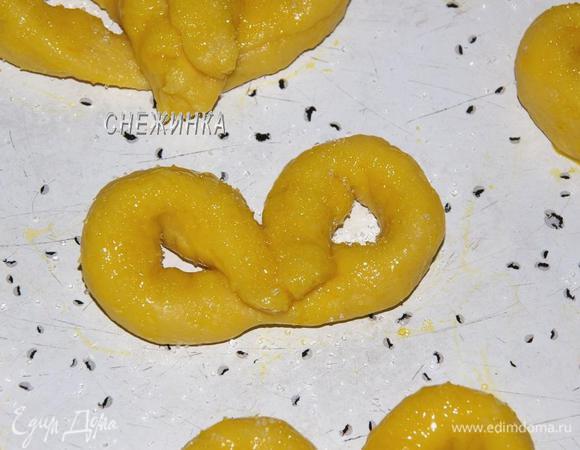 Щедро посыпьте сахаром.