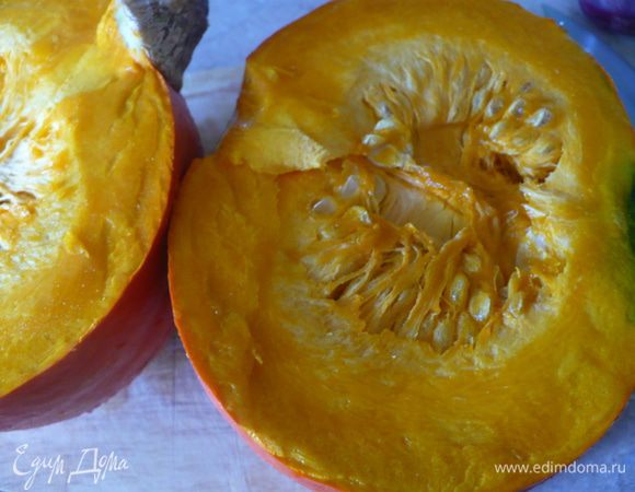 вот половину тыквы, я еще разрезала на 3 дольки. Использовала всего 1 дольку. 