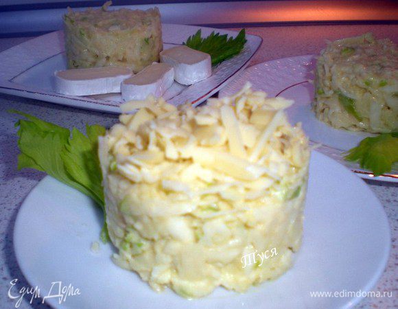 Украсить зеленью сельдерея и можно добавить любой сыр по вкусу.