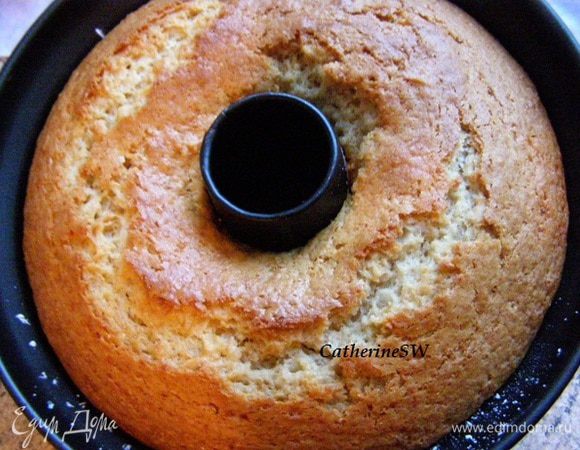 Поставим форму с будущим пирогом в разогретую до 180 градусов духовку. Впекаем 50-60 минут до готовности. Готовность пирога проверим луниной.