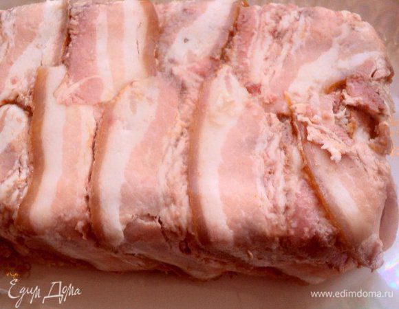 Готовый террин освободить от фольги, осторожно слить образовавшуюся жидкость, не вынимая террин из формы. Накрыть сверху фольгой и оставить на террин сверху груз, вынести на холод и оставить на сутки для созревания.
Затем провести ножом по краям формы и вынуть террин из формы.                                  
