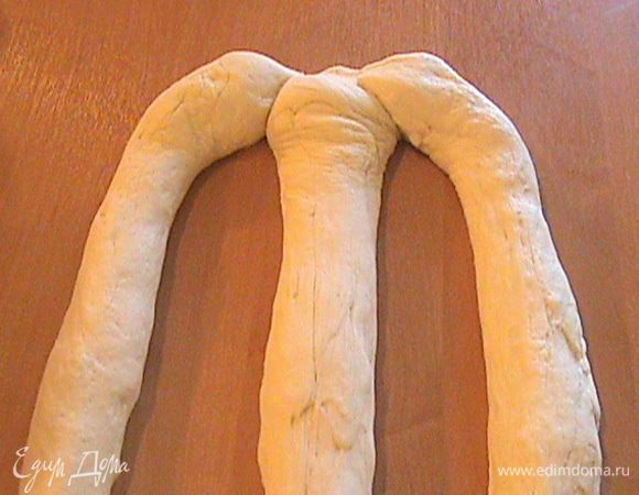 Кладём их рядышком и скрепляем с одной стороны.