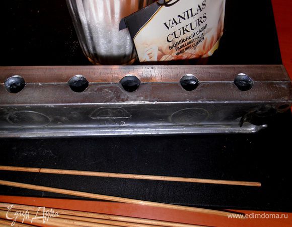 Соберите форму, закрепляем защепками.