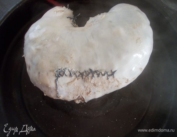 Когда сальтисон сварится, достать его и положить под гнет, до полного остывания.