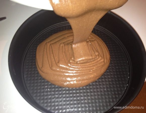 Выложить в форму для выпекания.
Выпекать в предворительно разогретой до 180 С духовке (около 30-45 мин смотреть готовнсть)