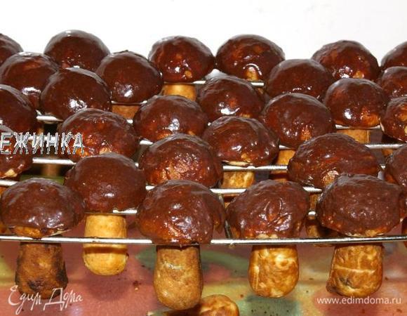 Подсушите помадку. Я использовала решетку.