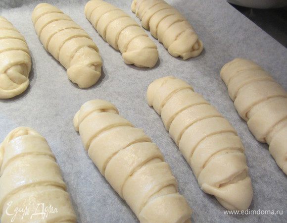 Перенести каждую булочку на противень, и пускай постоят минут 10-15.