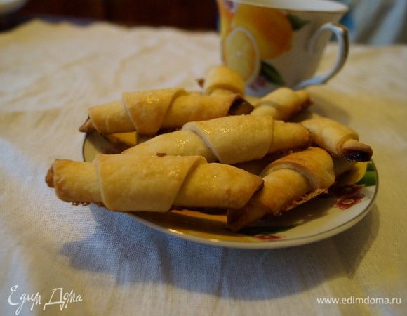 Поставить в разогретую до 200 градусов духовку и выпекать 15 - 20 минут. Приятного чаепития!!!