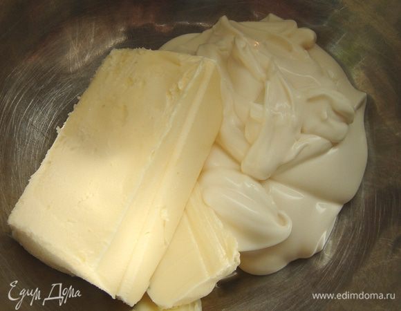 Майонез смешайте с размягченным маргарином или сливочным маслом.