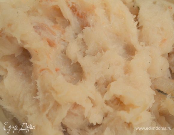 Филе измельчить в фарш.